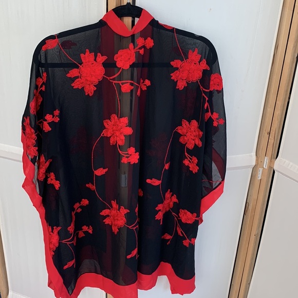 Sexy night gown/wrap, 100% polyester, black with red floral embroideries - Picture 5 of 7